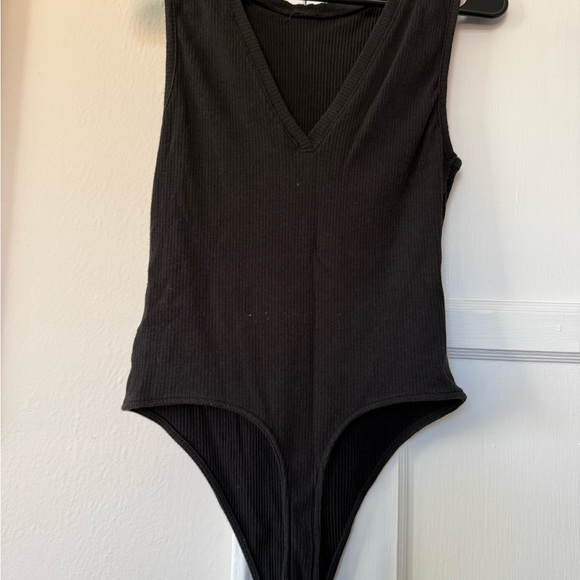 American Eagle Style Black Ribbed Scoop Neck V-Back Bodysuit Size L - Picture 2 of 4